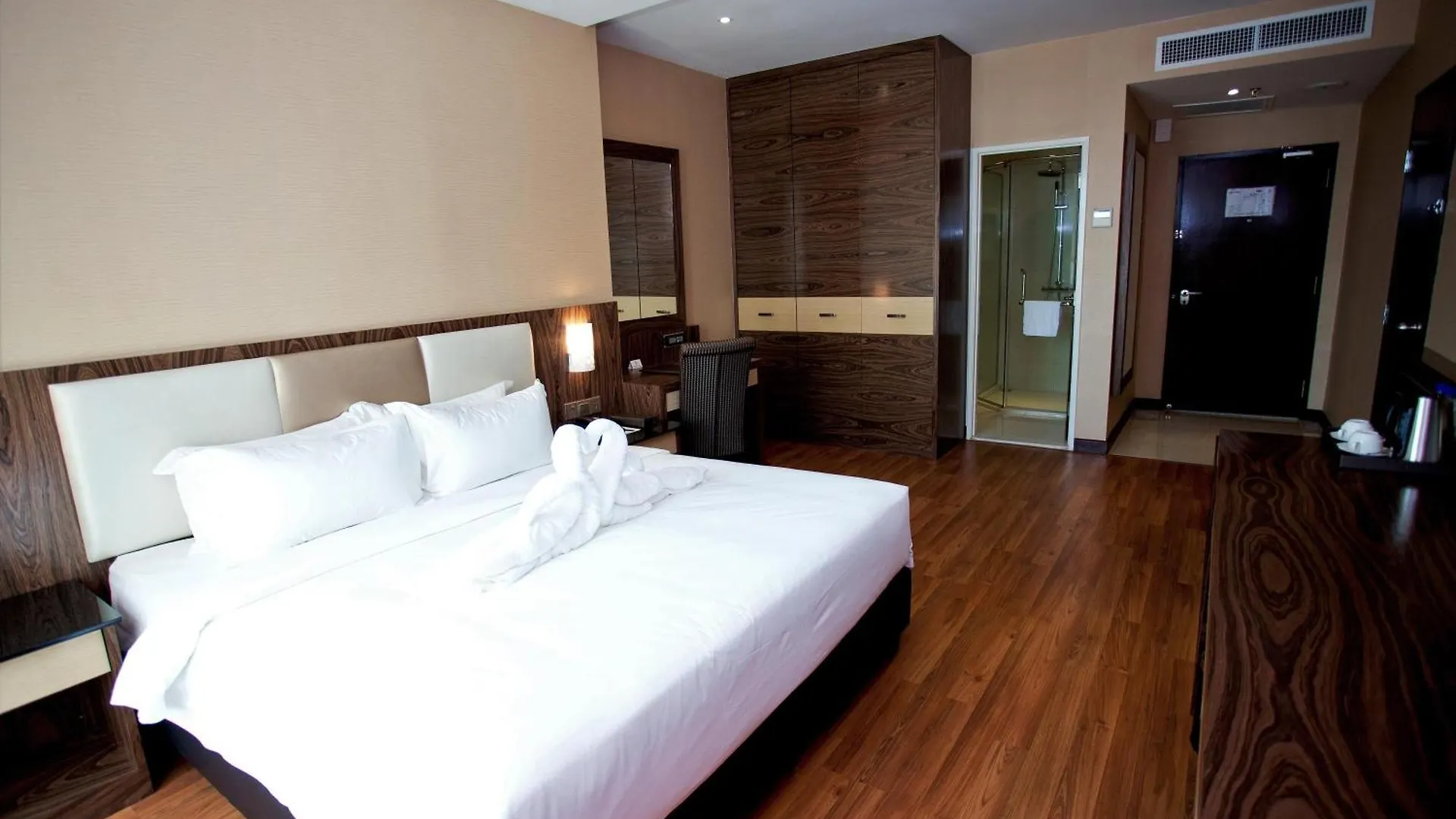 Vouk Hotel Suites, Penang George Town